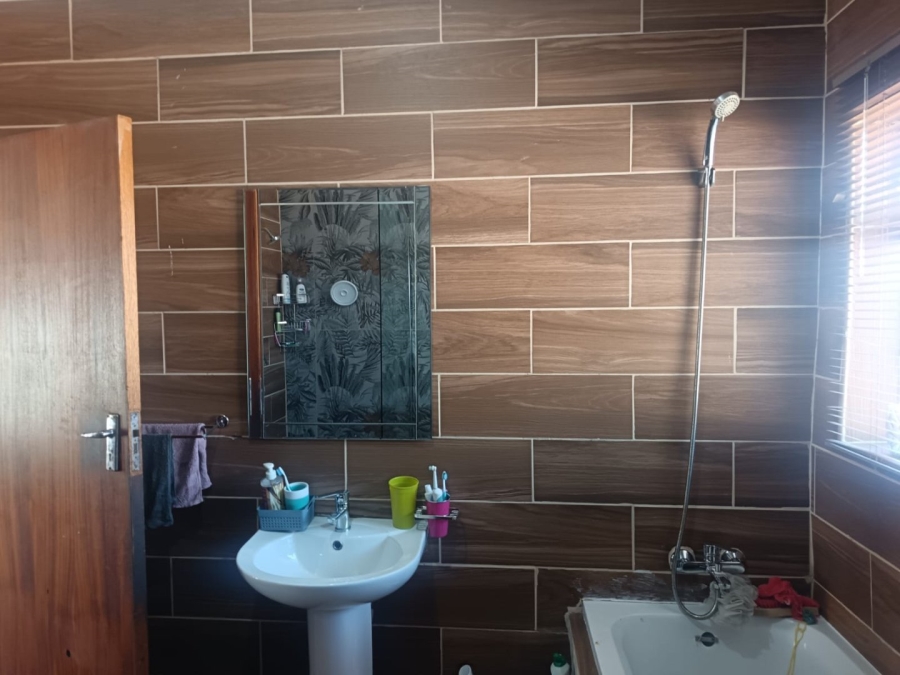 3 Bedroom Property for Sale in Riviera Northern Cape